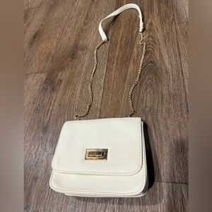 Who What Wear Ivory Bag with Gold Chain